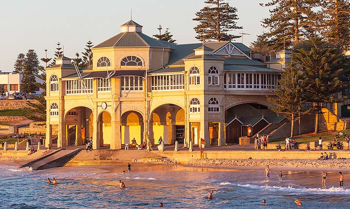 Pet Sitting and House Sitting in Perth - Cottesloe Beach